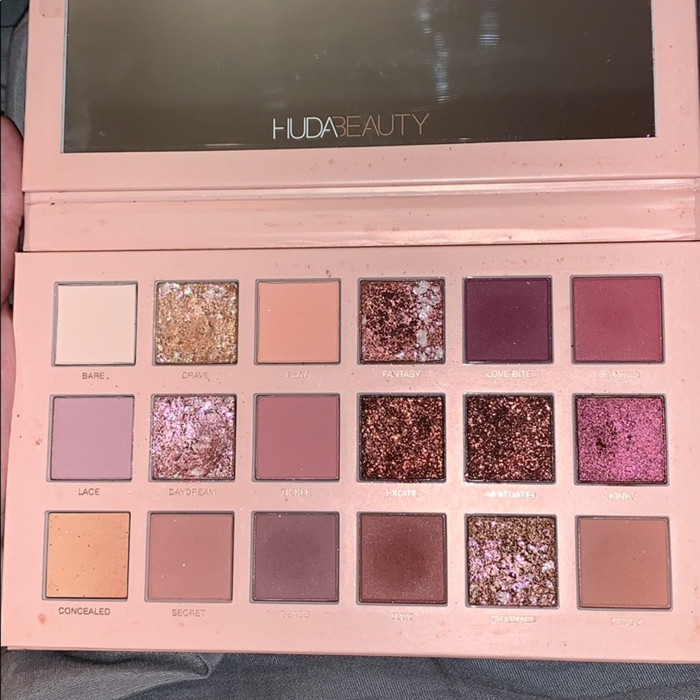 Huda Beauty New nude palette